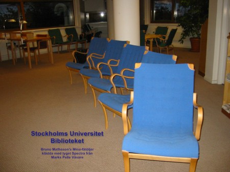 Bruno Mathssons Minafåtöljer klädda i tyget Spectra från Marks Pelle Vävare, åt Stockholms Universitet.