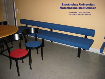 En massa soffor och stolar omklädda i tyget Puzzel från Väveriet Uddebo, åt Matematiska Institutionen på Stockholms Universitet.