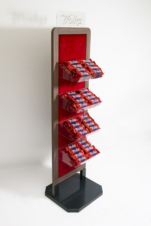 En av 100-tals butiksdispenser vi klätt  i sammetstyget Scala från Kobe Fabrics åt Akriform, Väsby 2018.