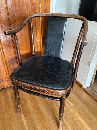 Gemlastol omklädd i vintageskinnet Pista.